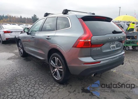 2021 Volvo Xc60 T5 Momentum z USA, uszkodzony, nr VIN YV4102RK3M1810644